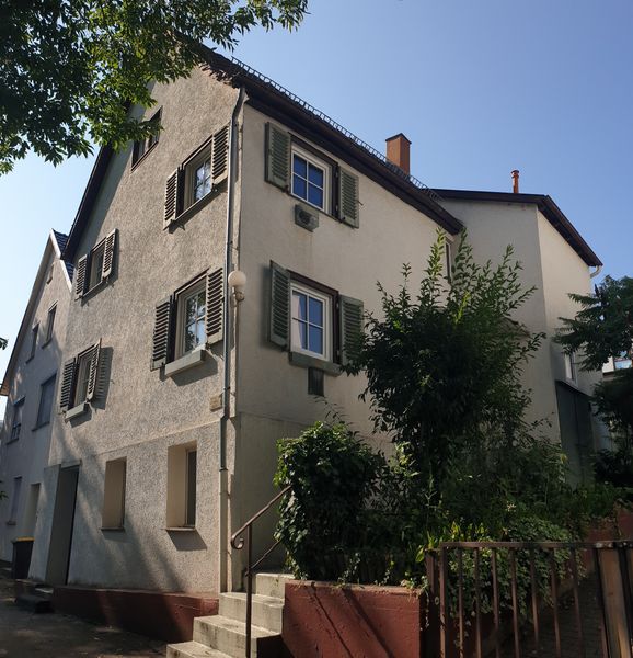 Besonderes Haus am Kirschbaum